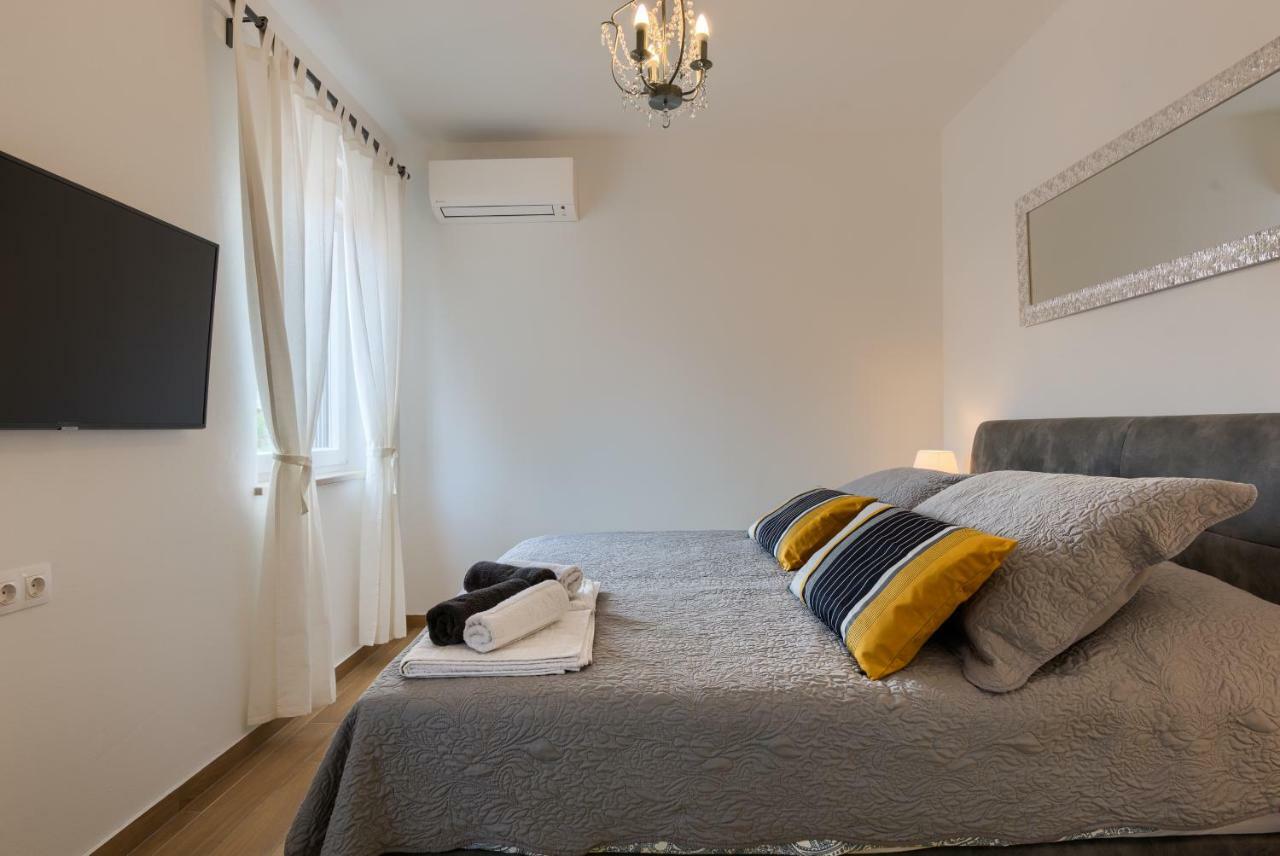 Apartments Dream In Arena 2 Pula Center Free Parking Екстер'єр фото